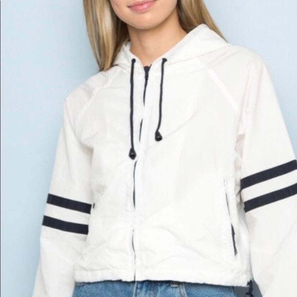 Brandy Melville henrietta windbreaker